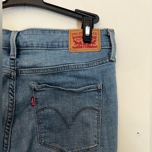 Levi Mid Rise Skinny Jeans Light Wash